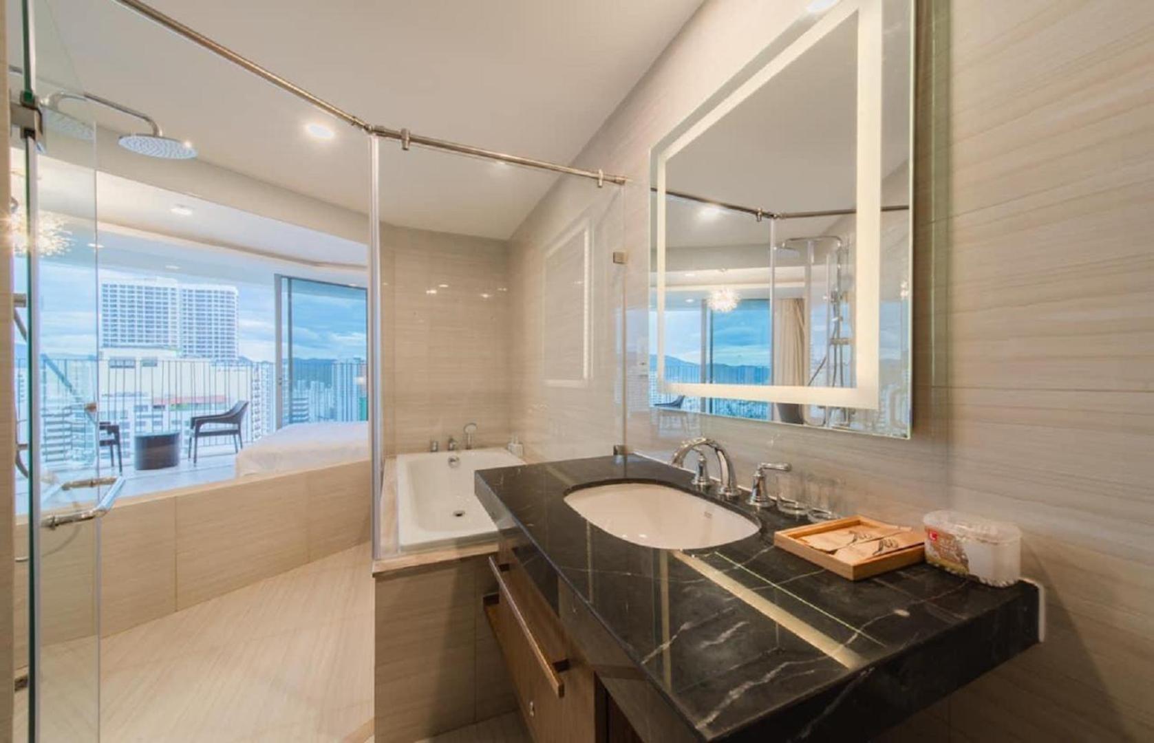 Homie Panorama Beachfront Residences Нячанг Экстерьер фото